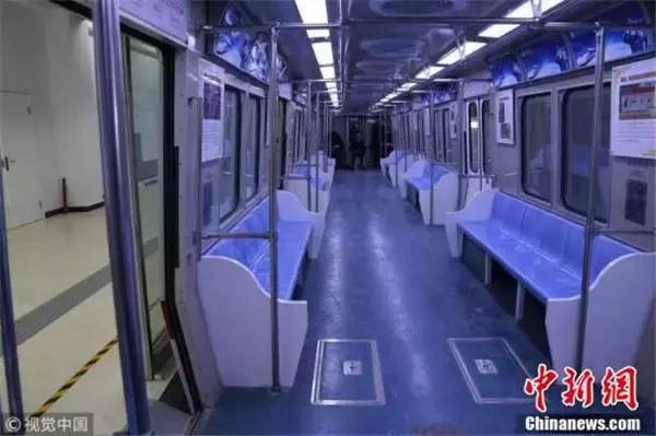 宿舍晚报｜女生199条红*裤内**霸气求婚；“雌雄同体”男大学生爱女装