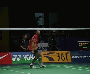 如何打出高远球,羽毛球反手高远球手指发力细节