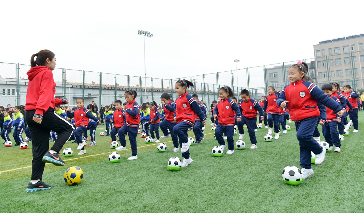 江苏太仓：“香花娃娃”显风采校园足球彰魅力