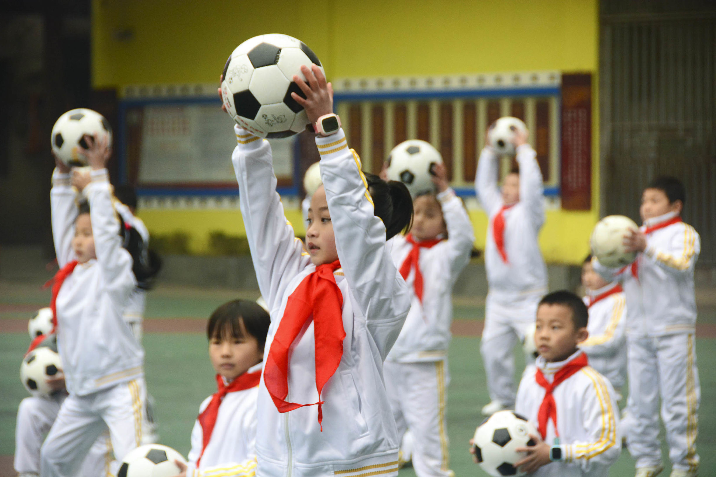 红山区第17小学足球啦啦操,三小校运会啦啦操