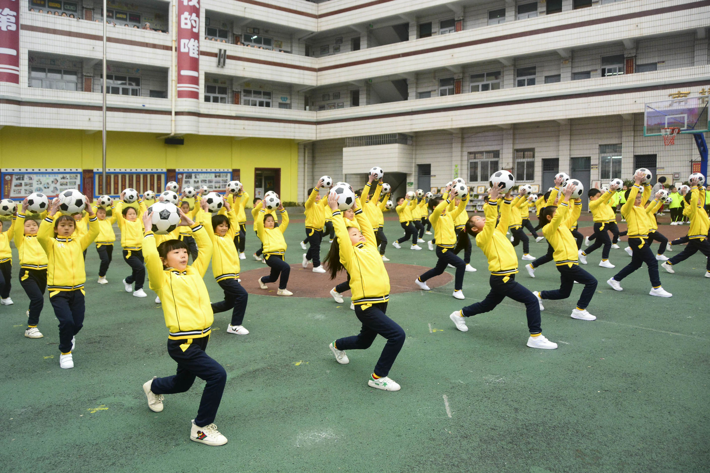 红山区第17小学足球啦啦操,三小校运会啦啦操