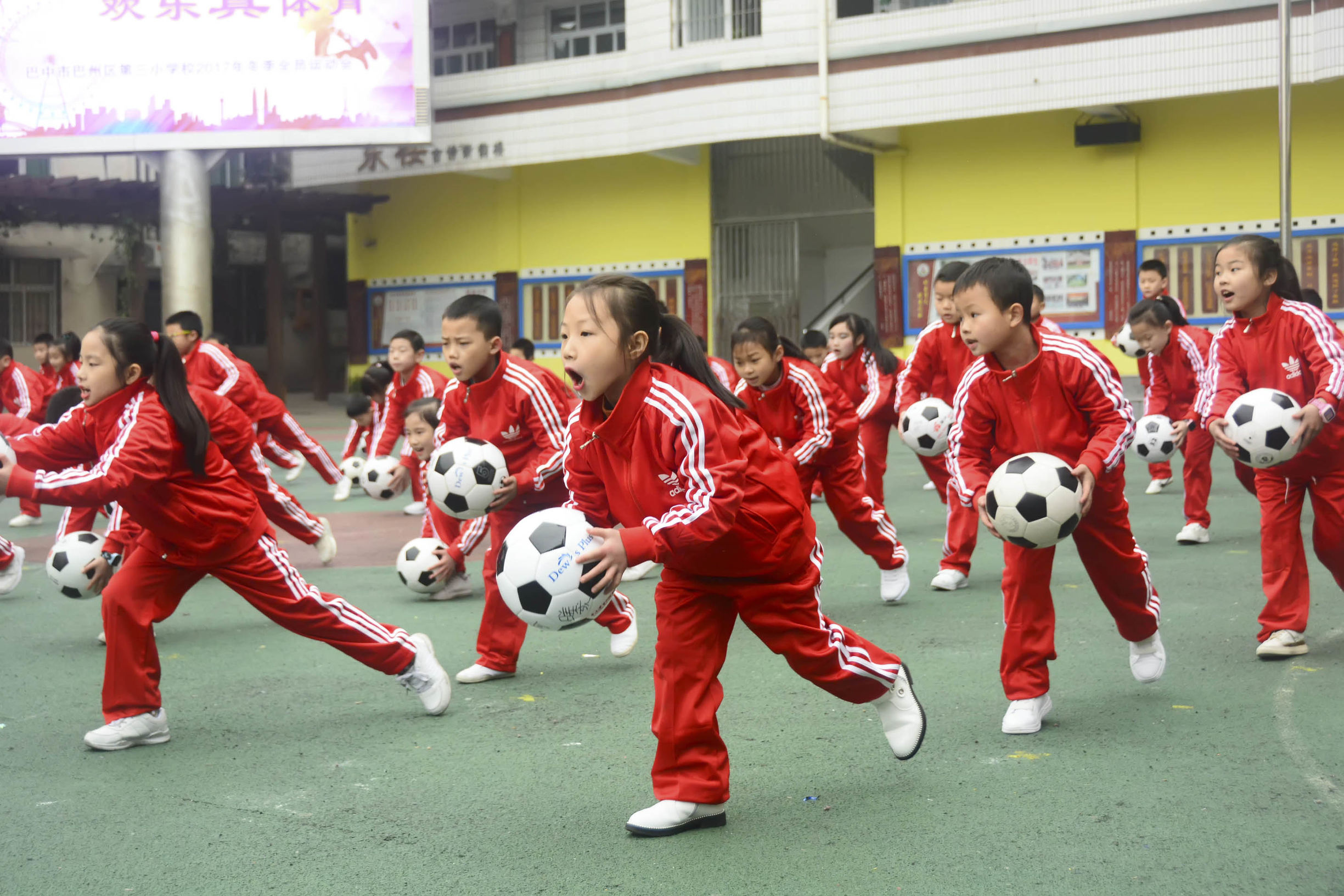 红山区第17小学足球啦啦操,三小校运会啦啦操