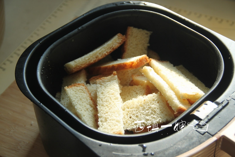 面包烤糊了不要扔这样处理还能吃,面包烤糊了不要扔