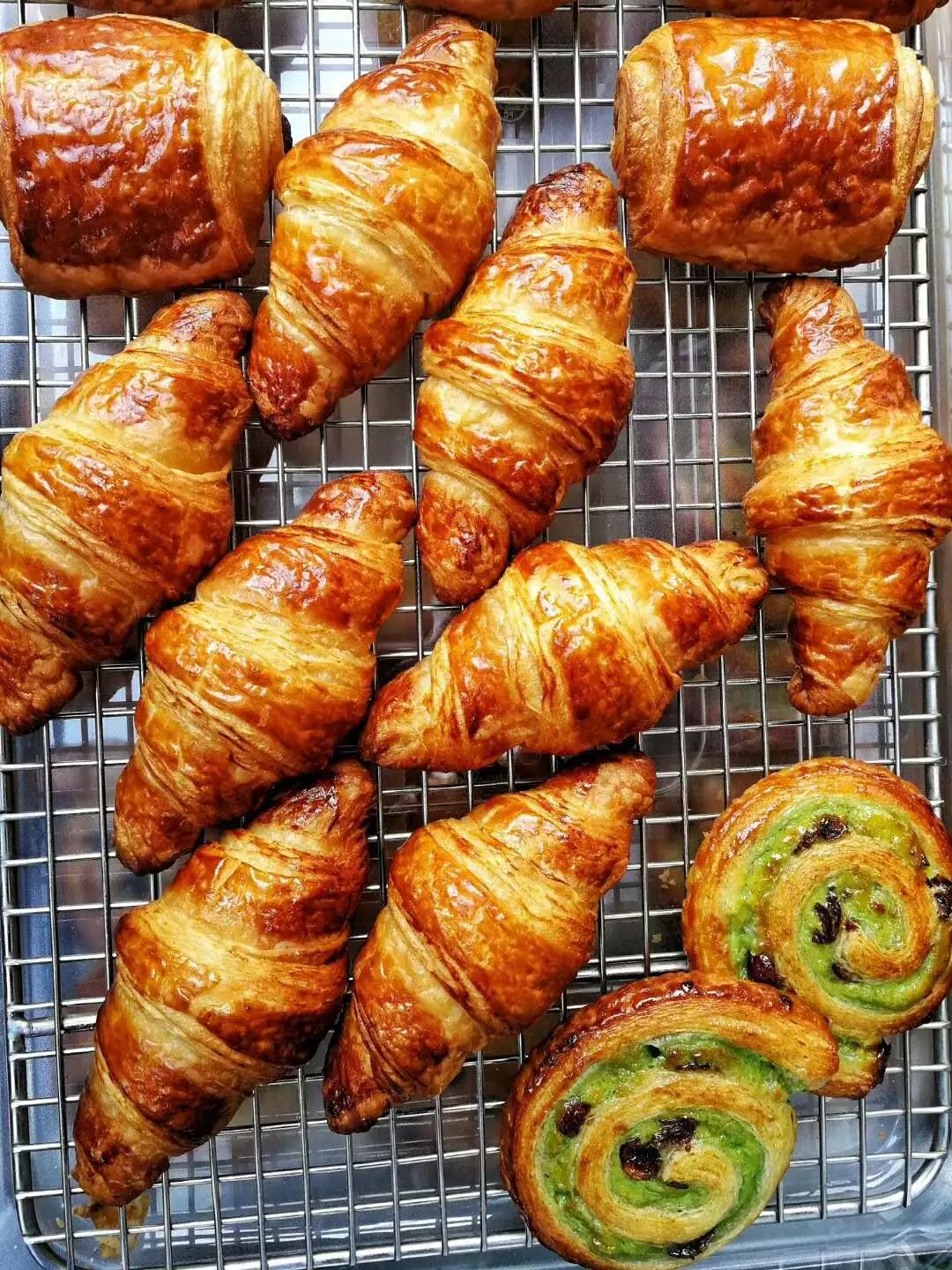 一口咬定修女泡芙法国面包师恋上成都钢琴妹