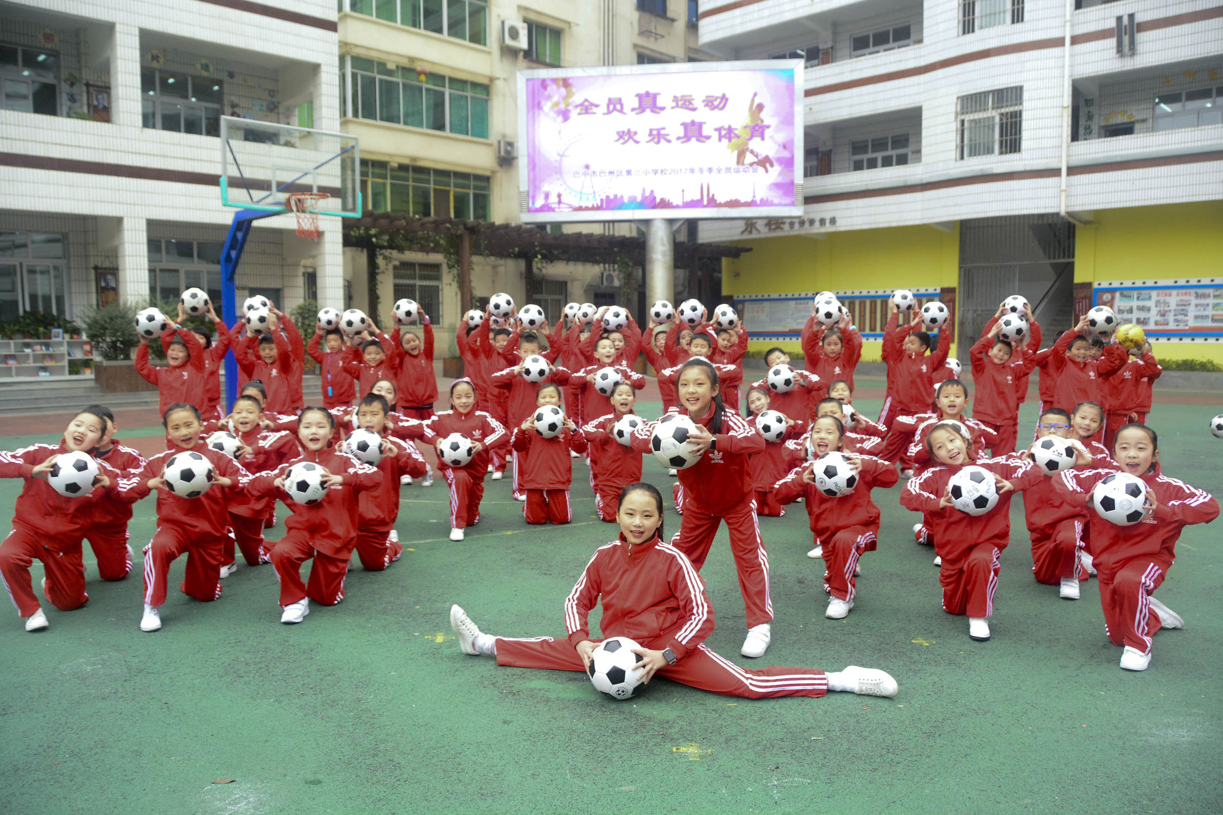 红山区第17小学足球啦啦操,三小校运会啦啦操