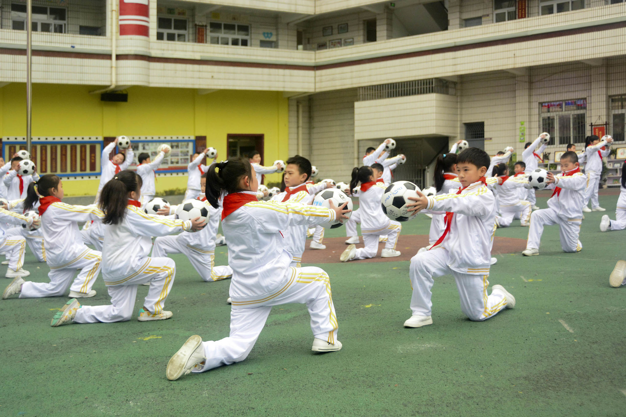 红山区第17小学足球啦啦操,三小校运会啦啦操