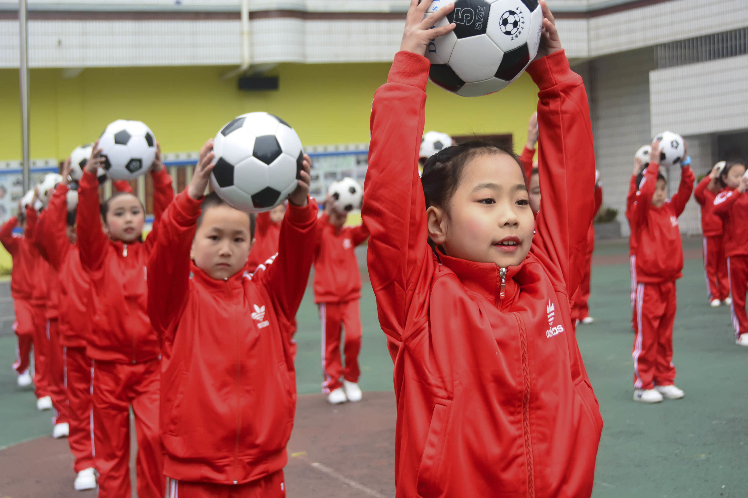 红山区第17小学足球啦啦操,三小校运会啦啦操