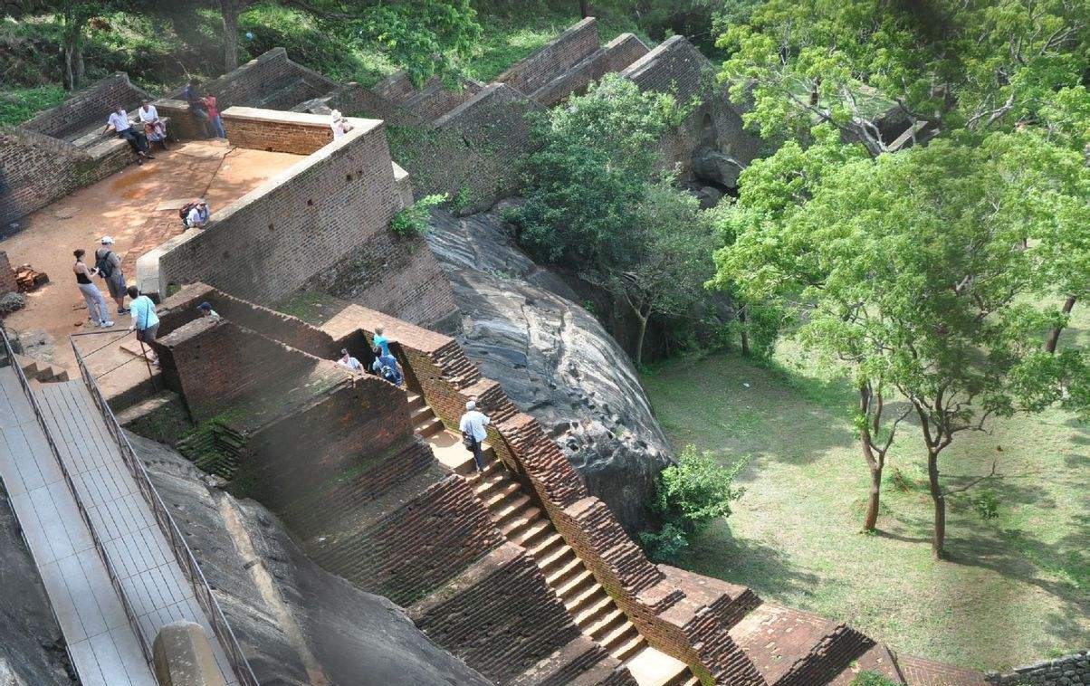 世上最小的国家只有足球场大,最小的国家有几个足球场