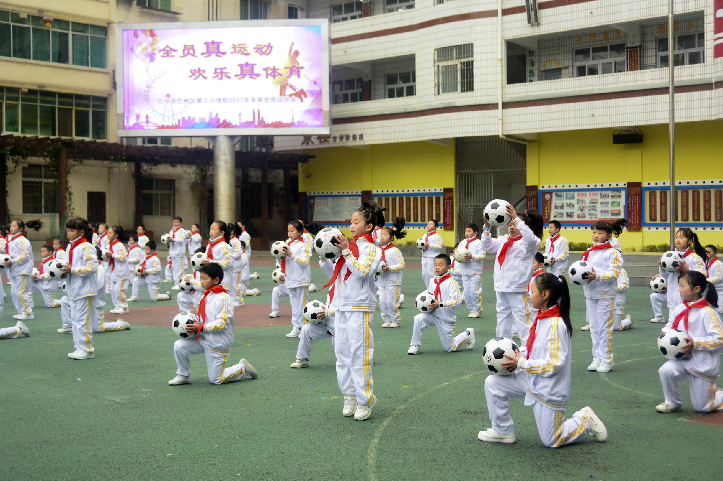 红山区第17小学足球啦啦操,三小校运会啦啦操