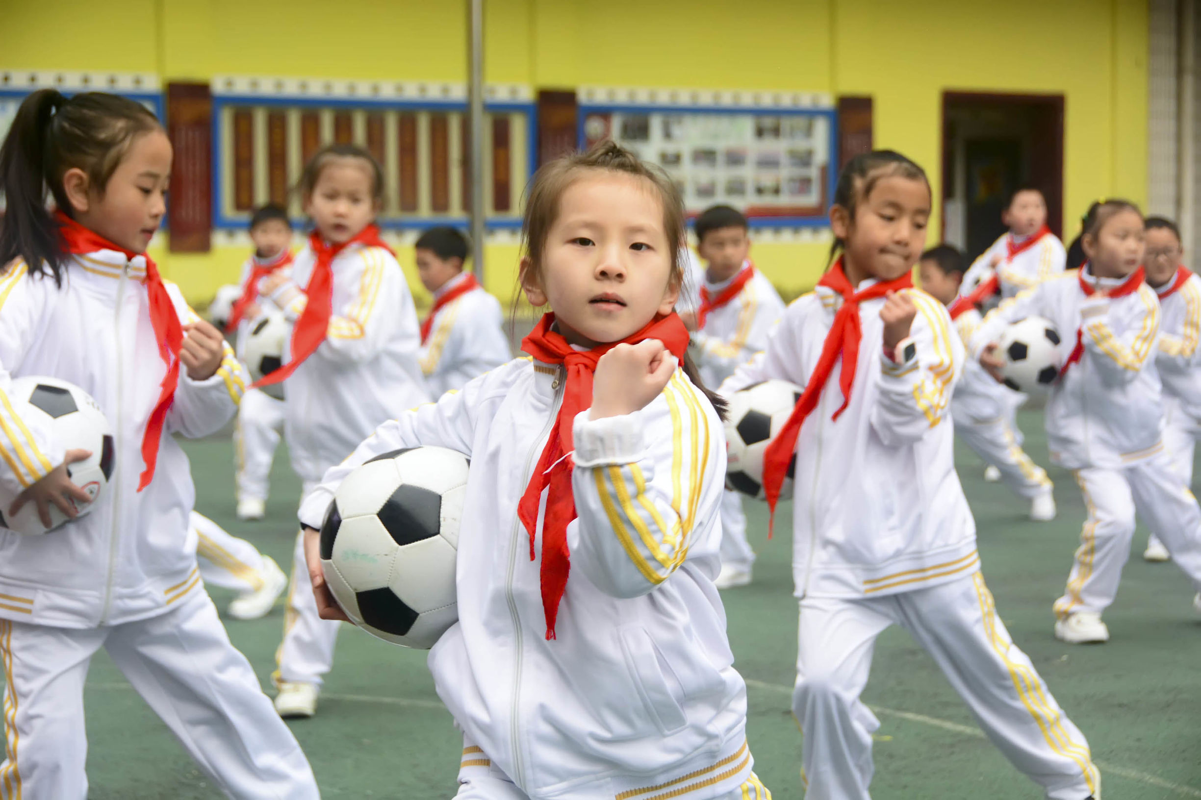 红山区第17小学足球啦啦操,三小校运会啦啦操