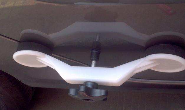 交警提示：汽车撞出小坑，别着急去4S店，只需这样就能节省好多钱