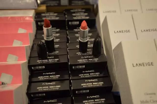 香港查获假化妆品,香港海关查获一批假冒进口护肤品