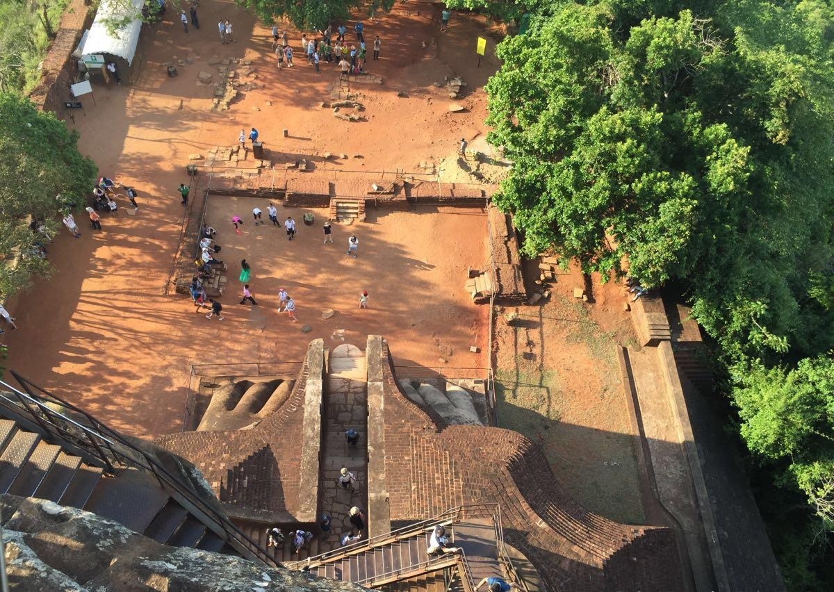 世上最小的国家只有足球场大,最小的国家有几个足球场