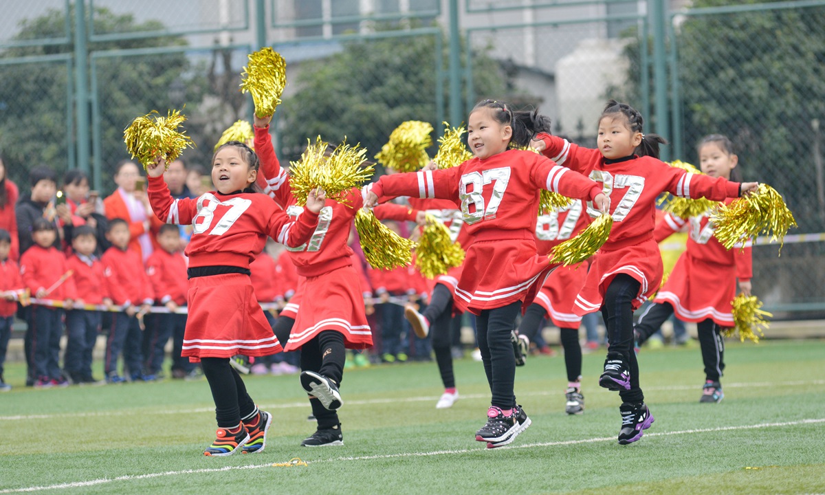 江苏太仓：“香花娃娃”显风采校园足球彰魅力