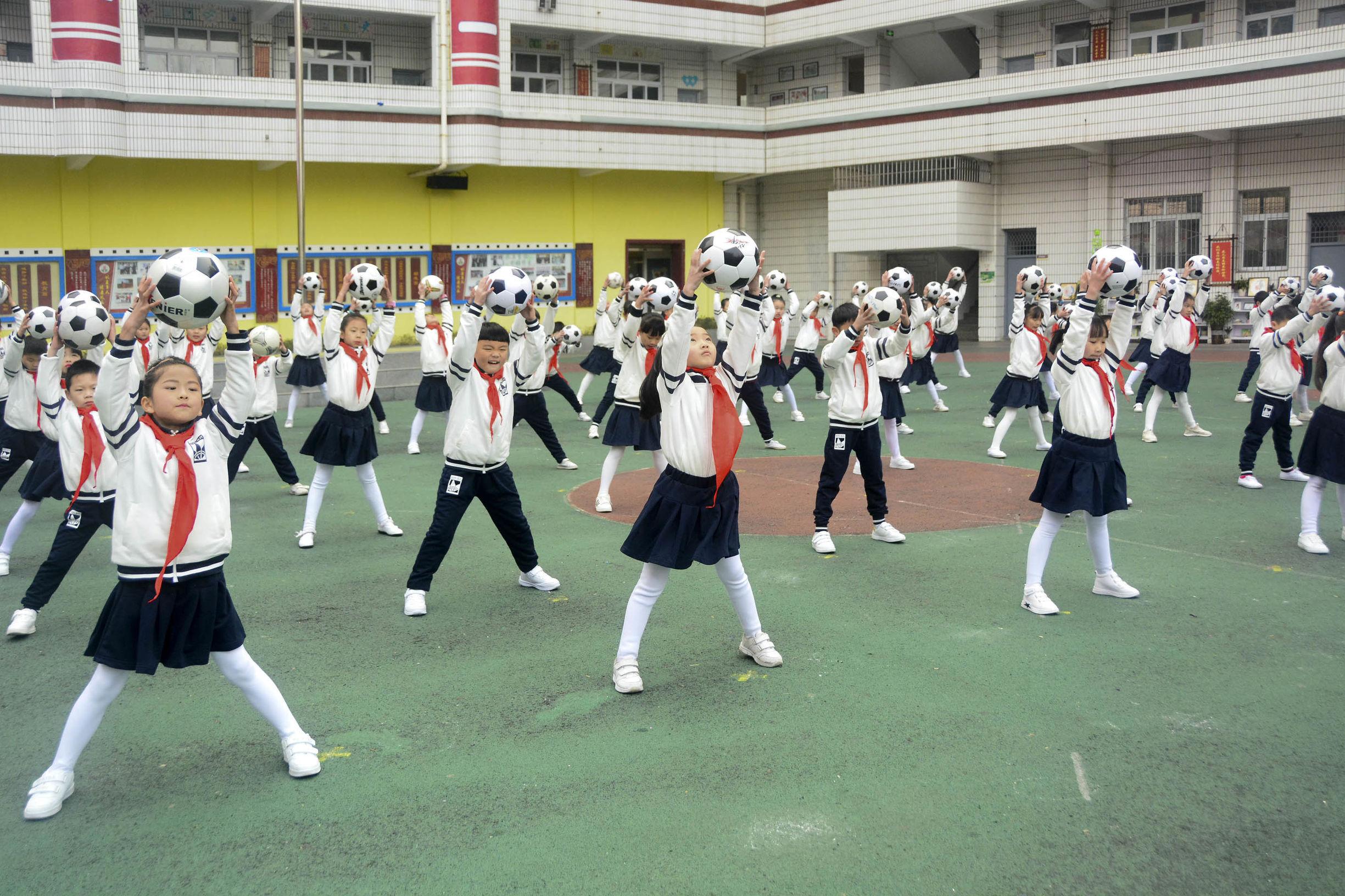 红山区第17小学足球啦啦操,三小校运会啦啦操