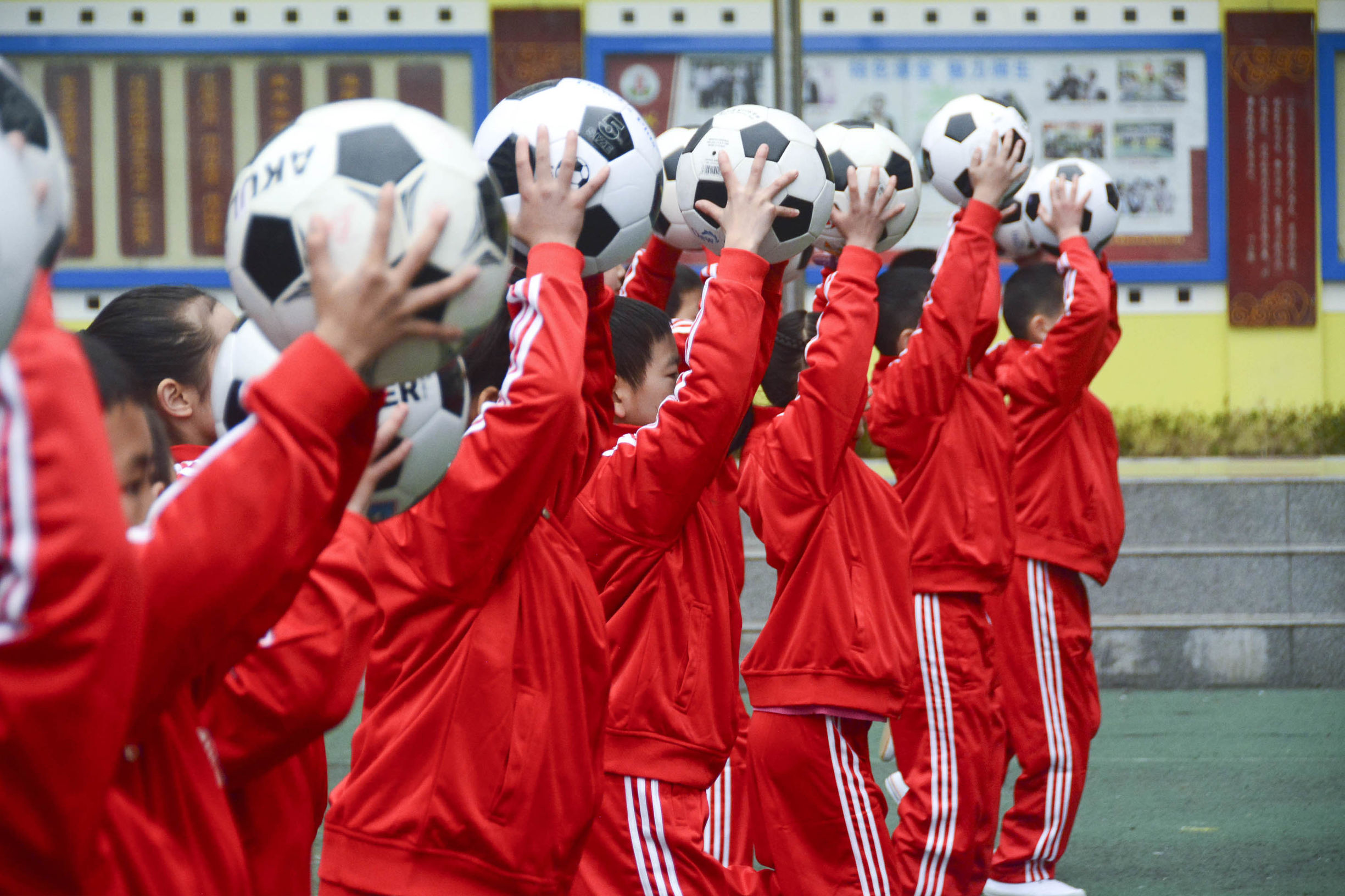 红山区第17小学足球啦啦操,三小校运会啦啦操