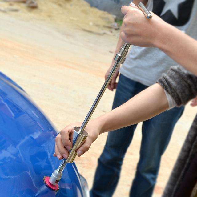 交警提示：汽车撞出小坑，别着急去4S店，只需这样就能节省好多钱