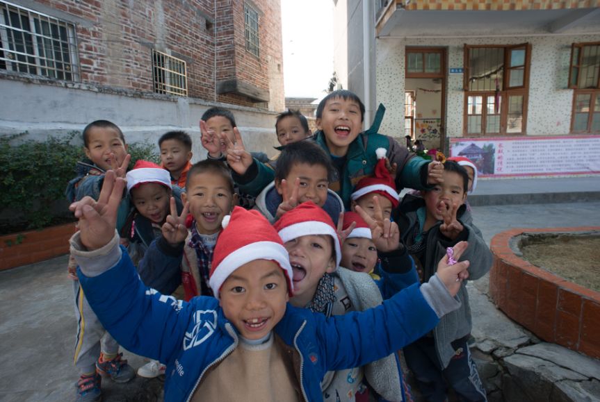 离广州300公里的贫困山区，生活着一批可爱的精灵，需要你的帮助