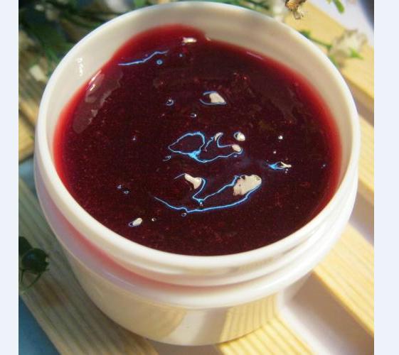 小仙女自己敷面膜,用维生素c自制美白淡斑面膜