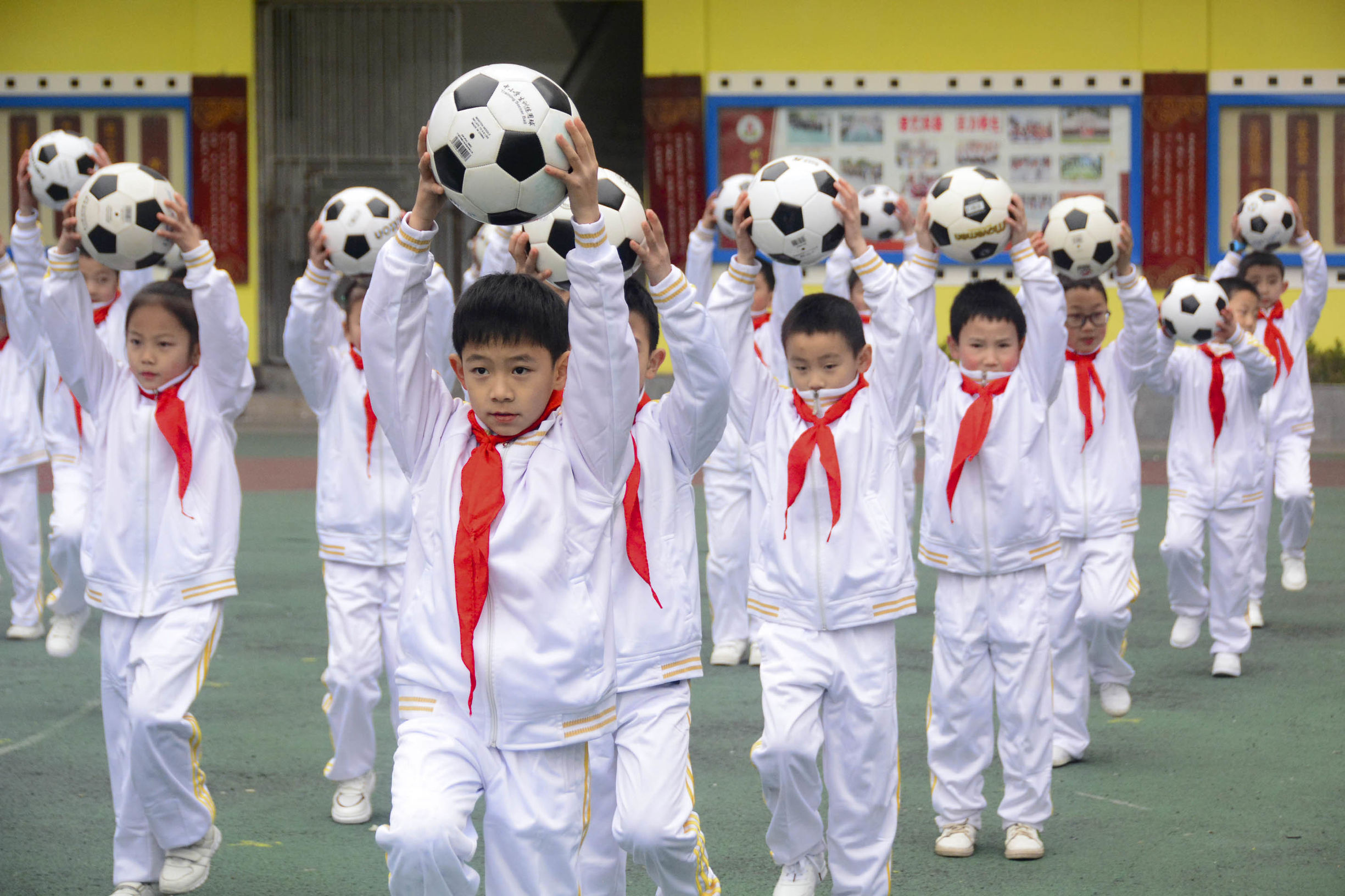 红山区第17小学足球啦啦操,三小校运会啦啦操