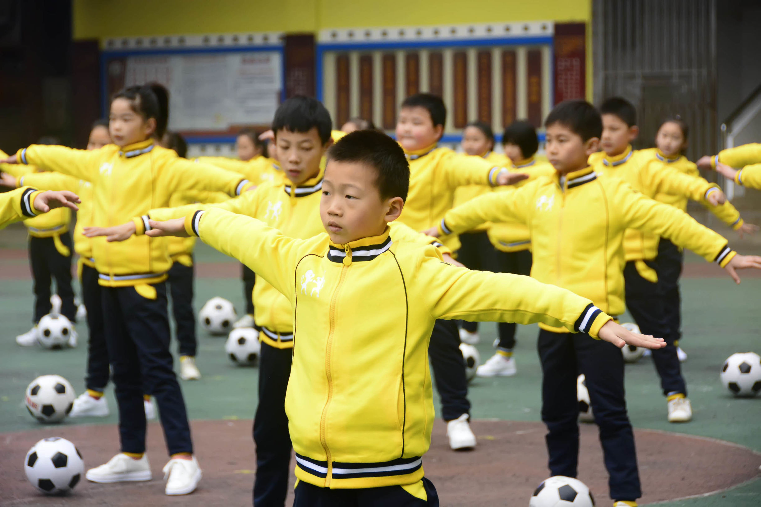 红山区第17小学足球啦啦操,三小校运会啦啦操