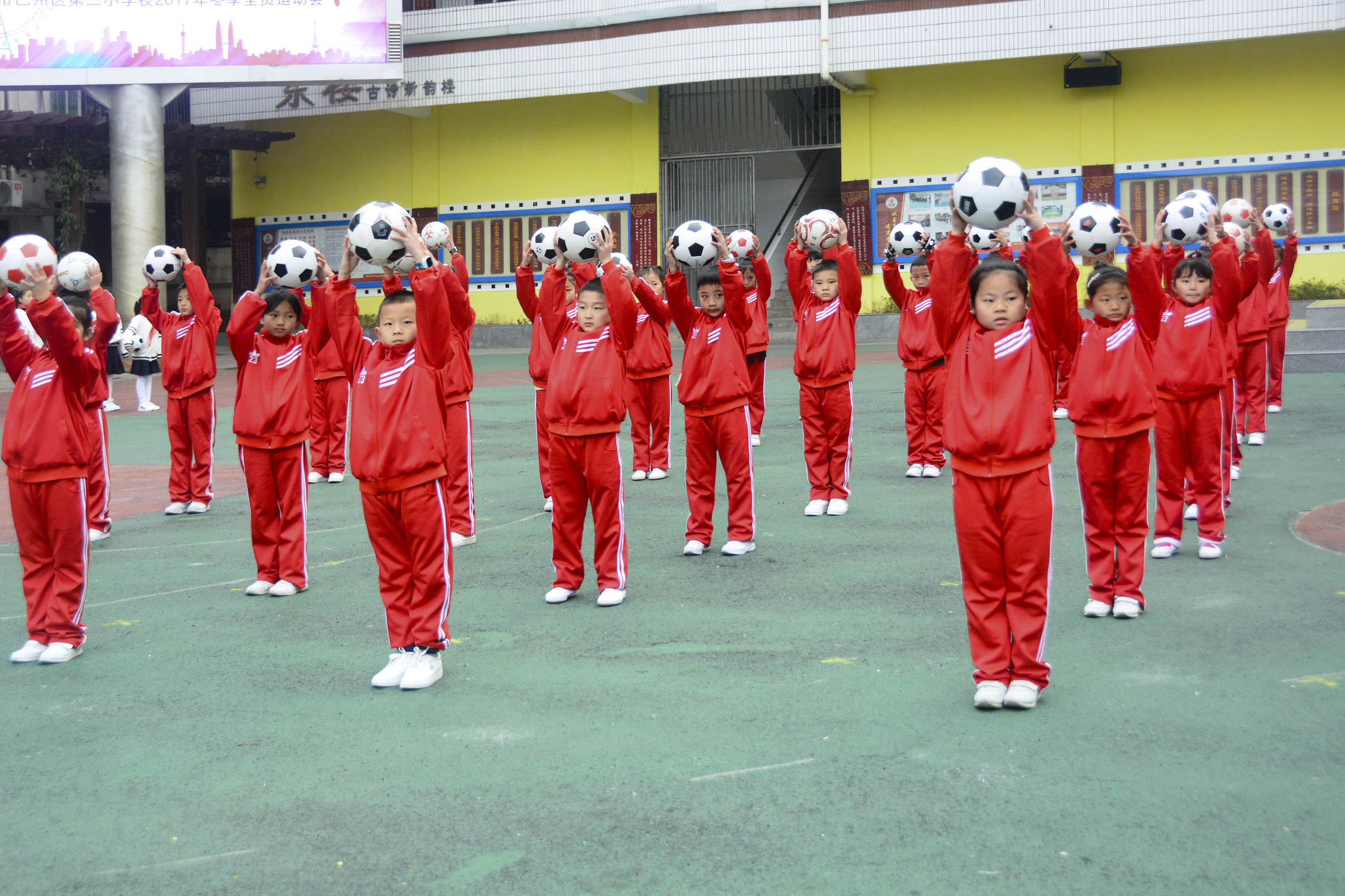 红山区第17小学足球啦啦操,三小校运会啦啦操