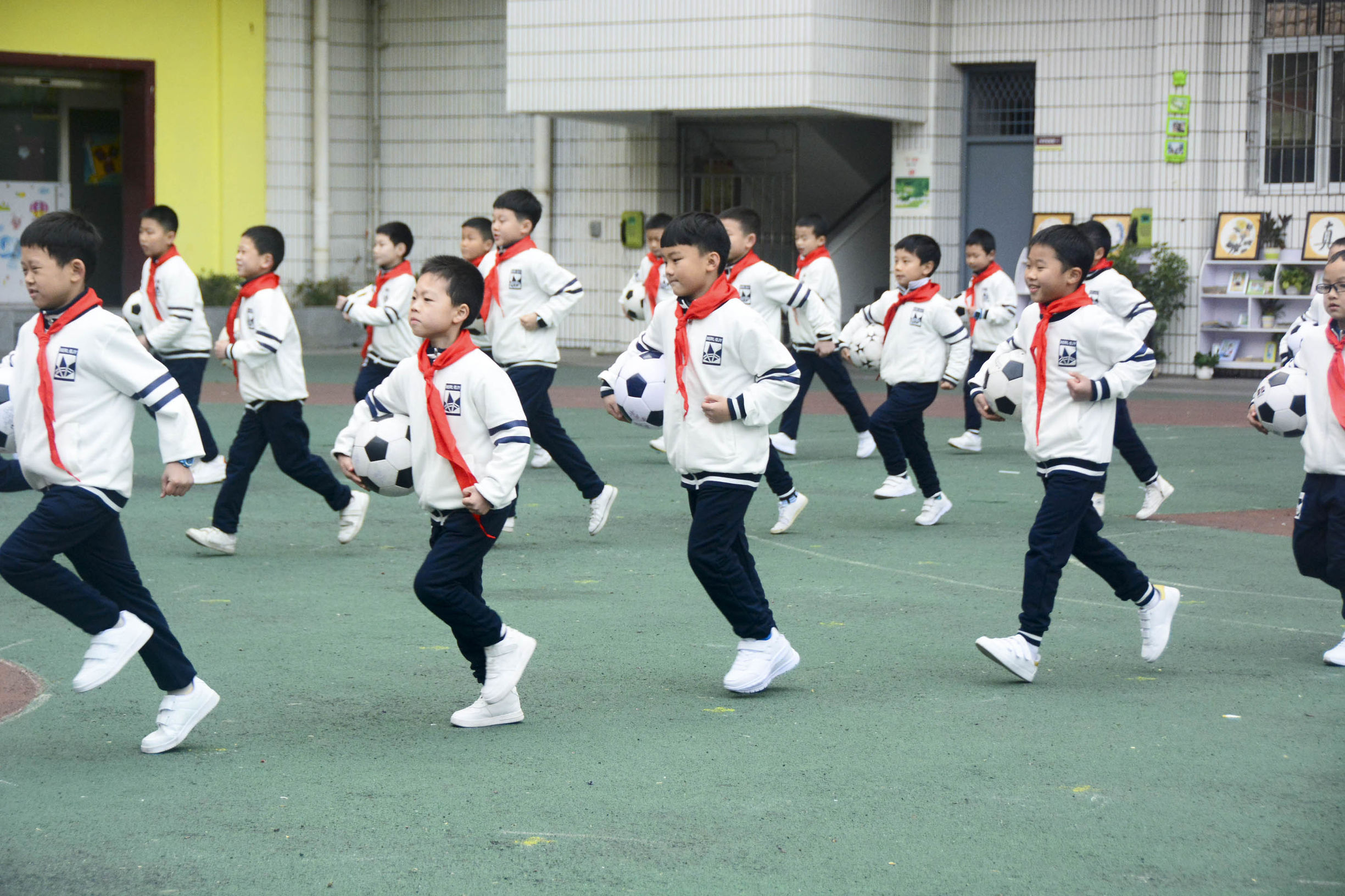 红山区第17小学足球啦啦操,三小校运会啦啦操