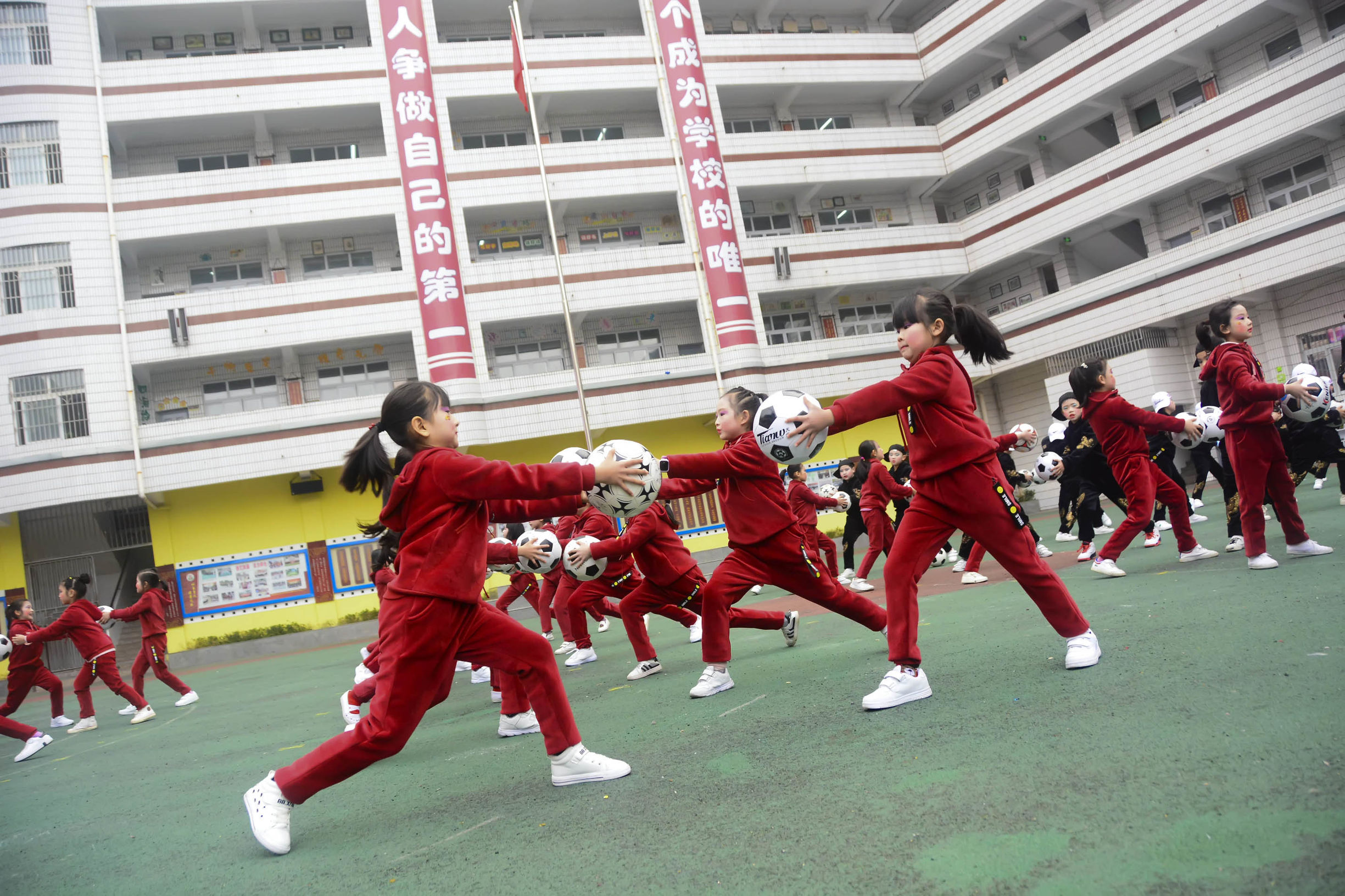 红山区第17小学足球啦啦操,三小校运会啦啦操