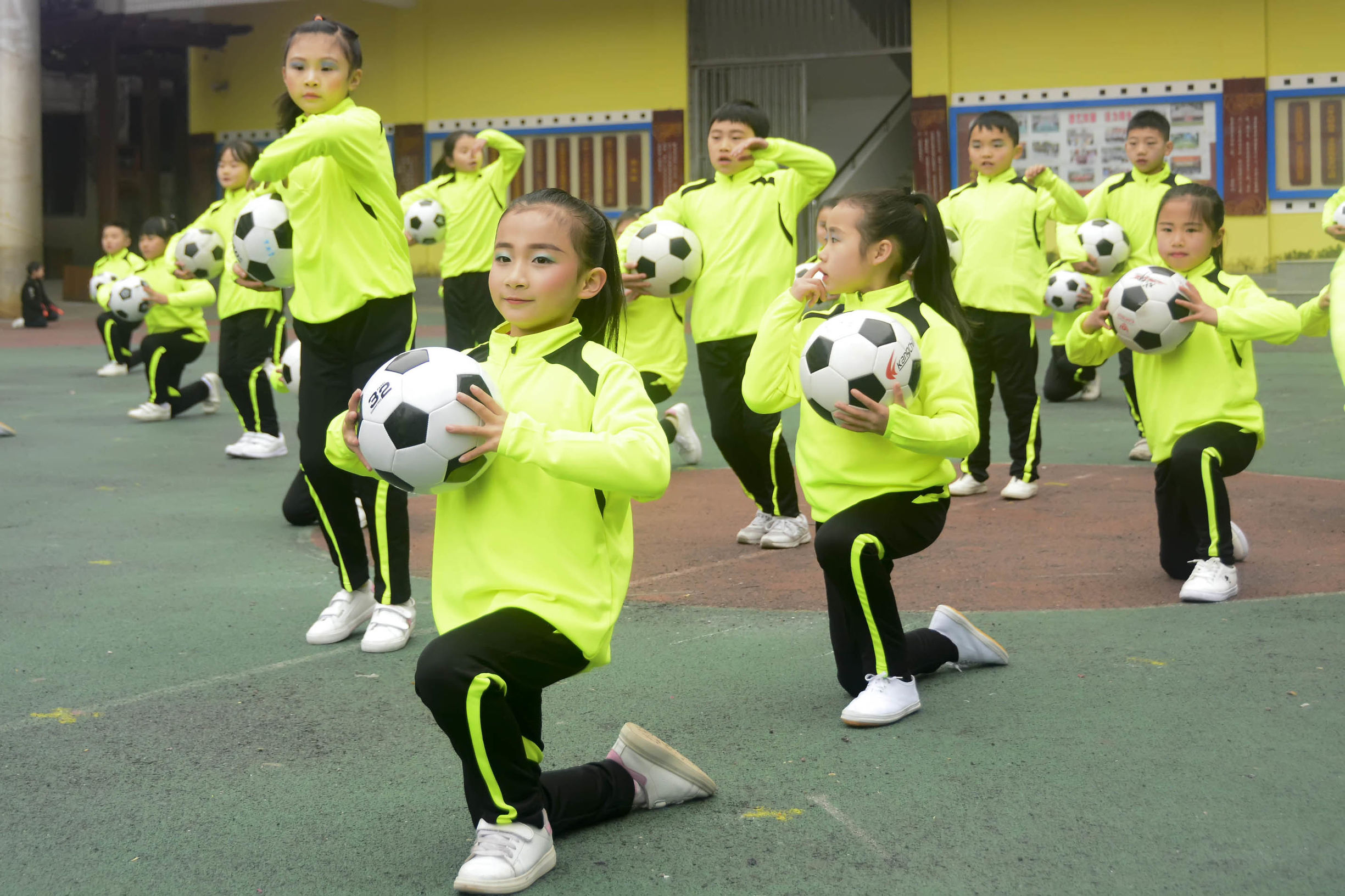 红山区第17小学足球啦啦操,三小校运会啦啦操