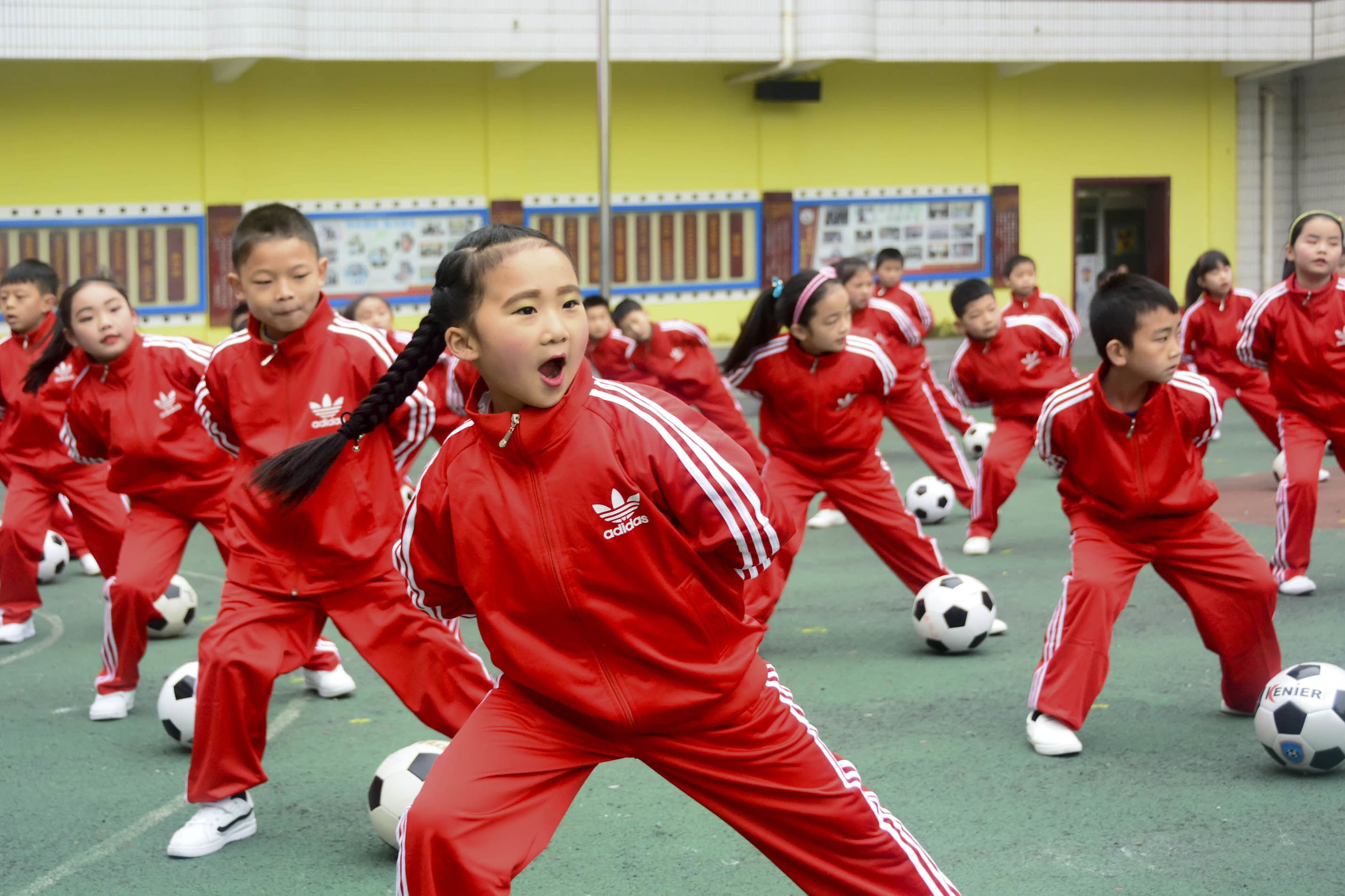 红山区第17小学足球啦啦操,三小校运会啦啦操