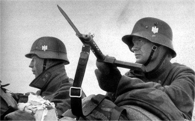 二战意大利冲锋枪和德国冲锋枪,二战最优秀的冲锋枪十大排名