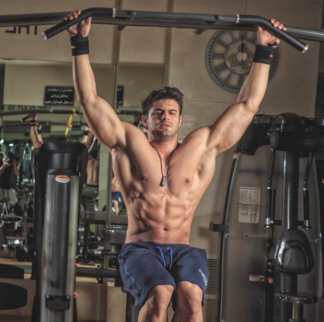 标准俯卧撑和变式俯卧撑哪种好,新手从跪姿俯卧撑练到标准俯卧撑