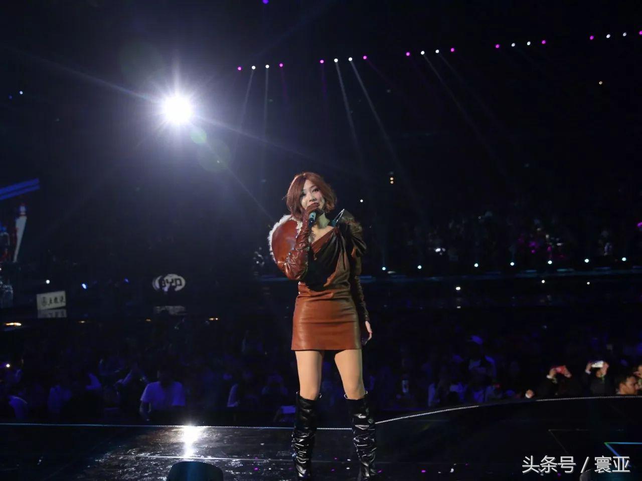 跨年夜，寰亚男神女神与你唱响2018、high爆迎新年！