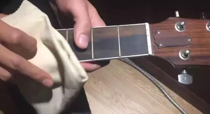 如何换吉他弦视频教程,零基础吉他快速学会一首歌