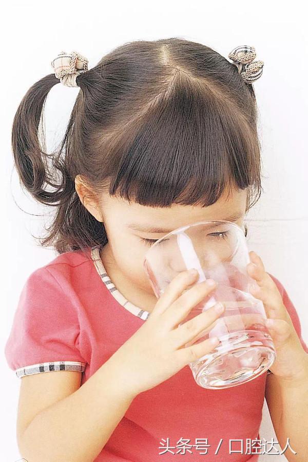 婴儿开始长乳牙该如何护理口腔,宝宝长恒牙怎么护理