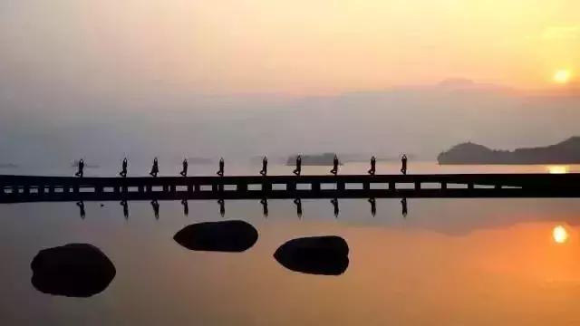 新年第一天去海边看日出,去海边看日出拍的照片