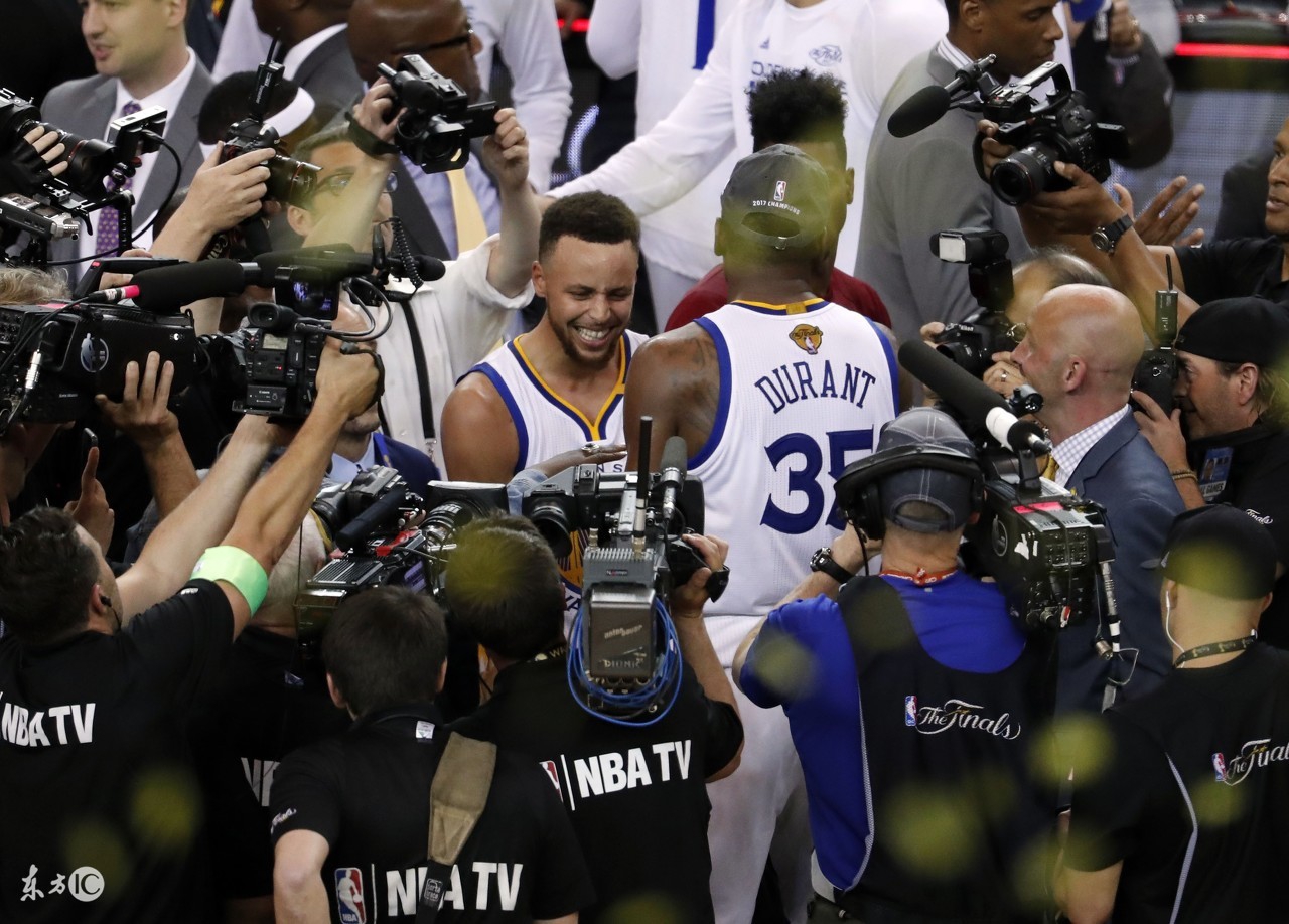 哈登受伤引蝴蝶效应，火箭加速引援，詹皇再夺MVP，勇士稳拿冠军