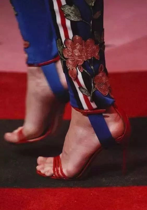 踩脚裤穿上竟然这么好看