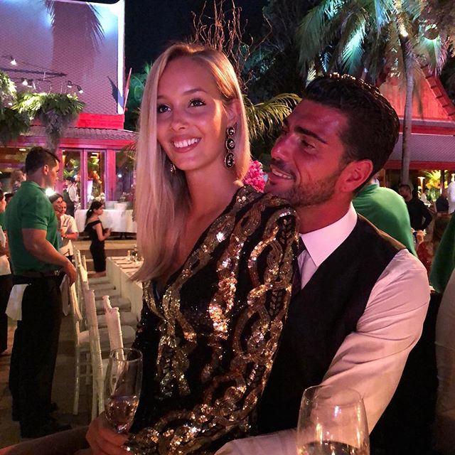 瓦尔加祝球迷2018快乐！中超最美球星女友，再出新靓照