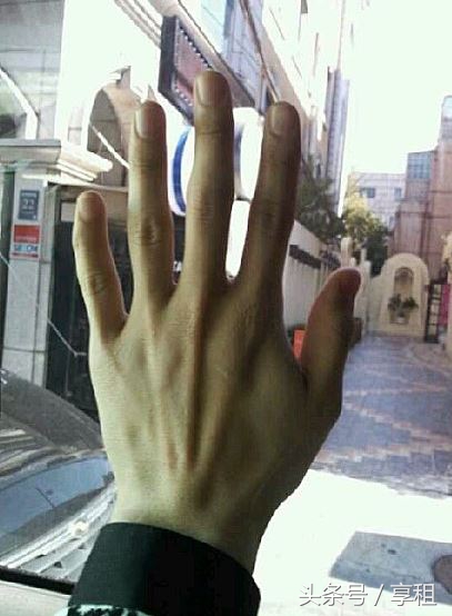 PGone手照细节被爆不伦恋，细数那些单靠手就可以火下去的玉手男