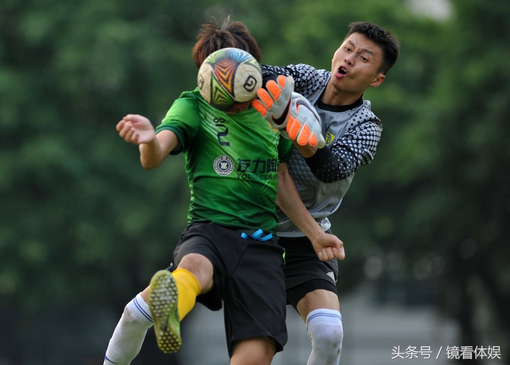 2017镜看体娱与佛山体育的50瞬间｜与巴萨球员偶遇与草根球星并肩