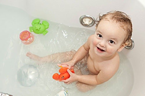 宝宝消化不好断夜奶的正确做法,断夜奶怎么让宝宝闻不到妈妈奶香