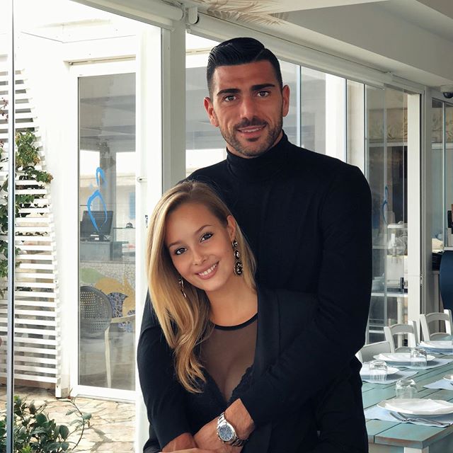 瓦尔加祝球迷2018快乐！中超最美球星女友，再出新靓照