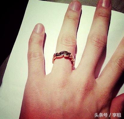 PGone手照细节被爆不伦恋，细数那些单靠手就可以火下去的玉手男