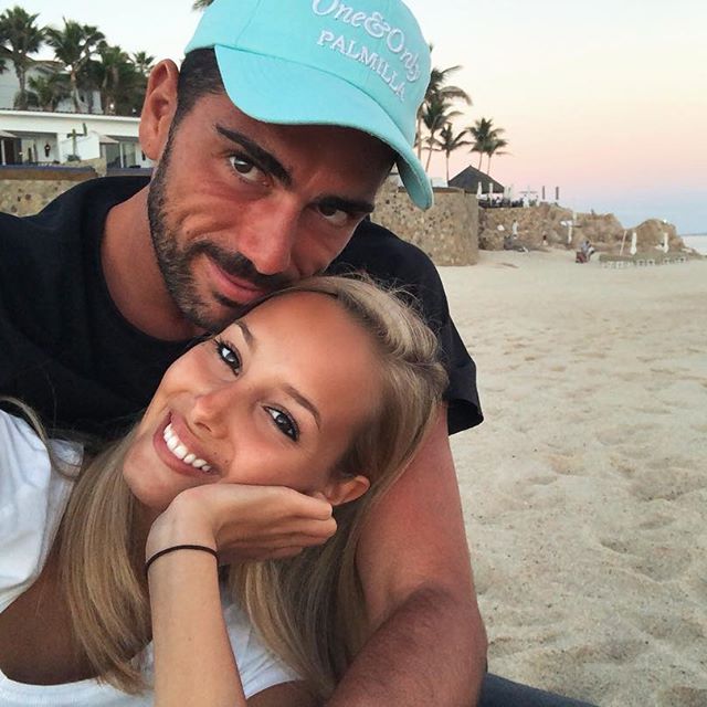 瓦尔加祝球迷2018快乐！中超最美球星女友，再出新靓照