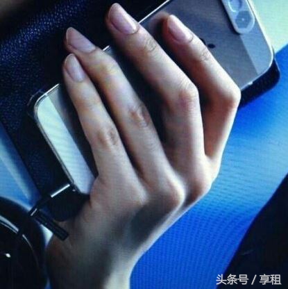 PGone手照细节被爆不伦恋，细数那些单靠手就可以火下去的玉手男