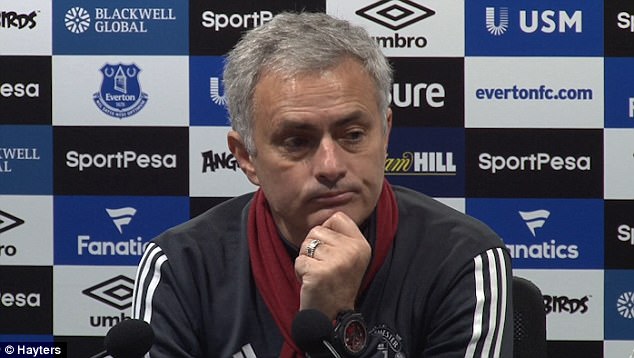 曼联被穆里尼奥带坏了吗,曼联名宿向穆里尼奥道歉