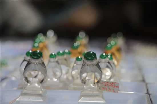 缅甸的边境明珠,中缅边境瑞丽德龙珠宝城