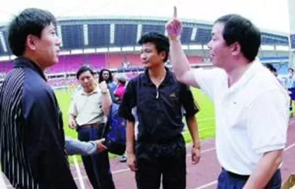 他当年敢掀“假球黑哨”桌角，这回能圆足球梦吗？