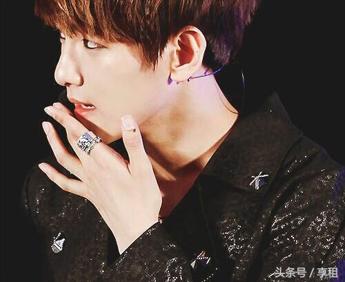 PGone手照细节被爆不伦恋，细数那些单靠手就可以火下去的玉手男